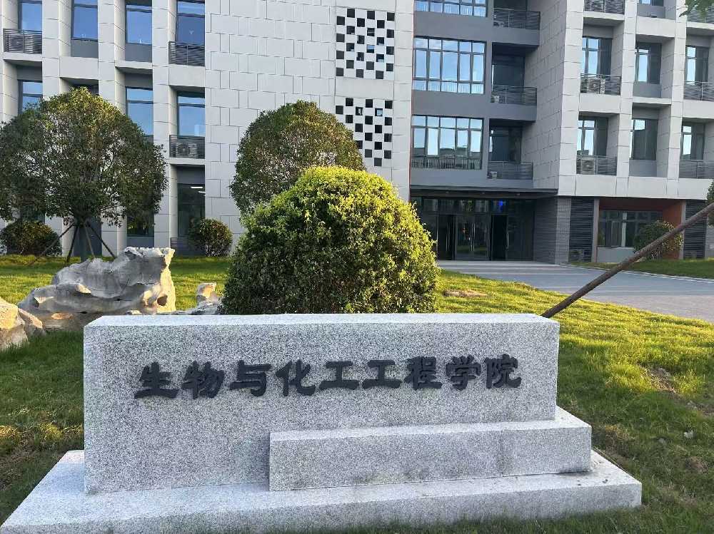 隆昌市扬州职业大学体育场高杆灯项目